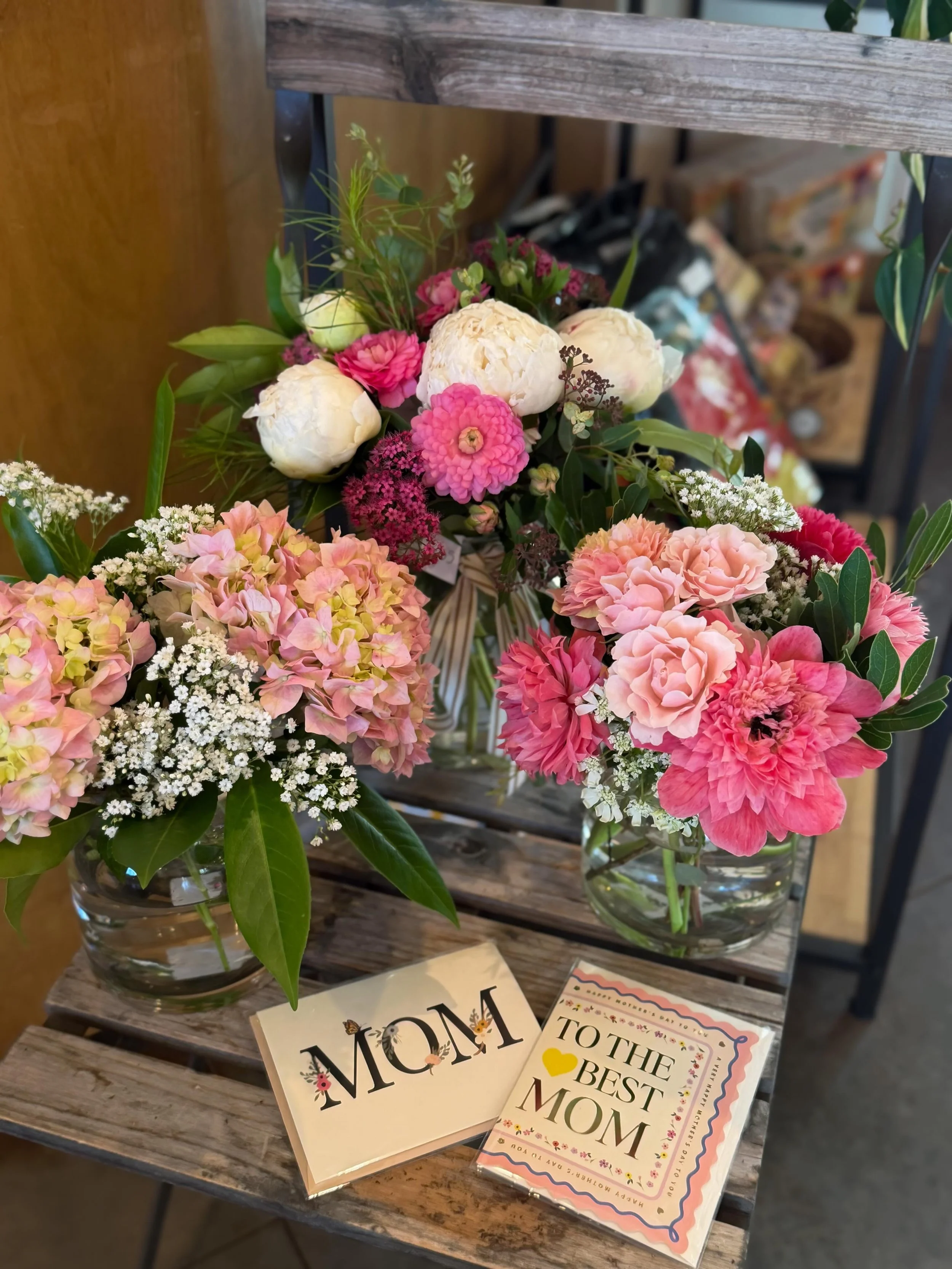 Today!!!!⬇️⬇️⬇️💓🌸
Fresh Arrangements + Charm Bar + Permanent Jewelry + Champagne + 20% off and more today and tomorrow!!!! 9am-5pm!