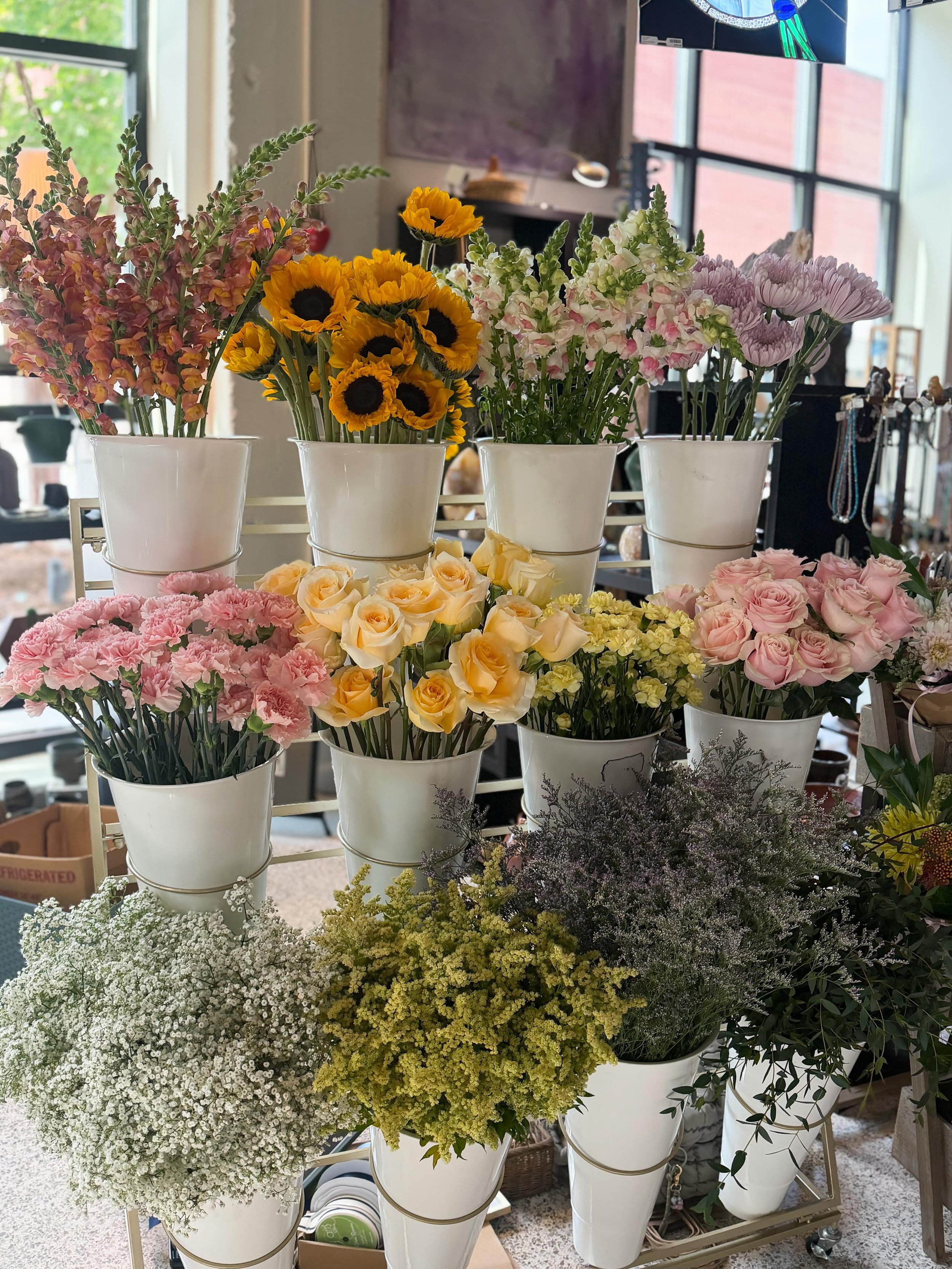 Come celebrate Main &amp; Maxwell&rsquo;s 10th Birthday today from 10am-5pm! 🎉🎂🥳
Build your own bouquet with our flower bar!!! 💐
There&rsquo;s also &mdash;
 &bull;Permanent Jewelry 
&bull;Surprise Sales
&bull;Mimosas 
&amp; more!!! 
+ It&rsquo;s 
