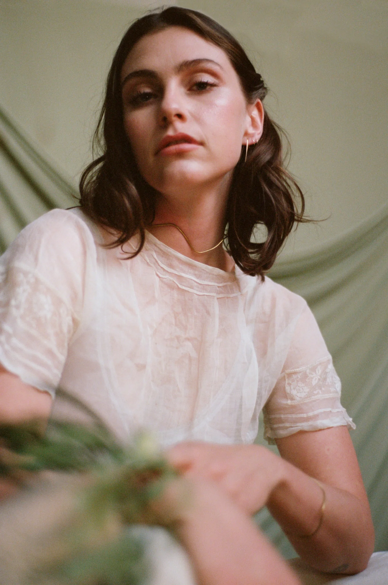 minimal brass choker model