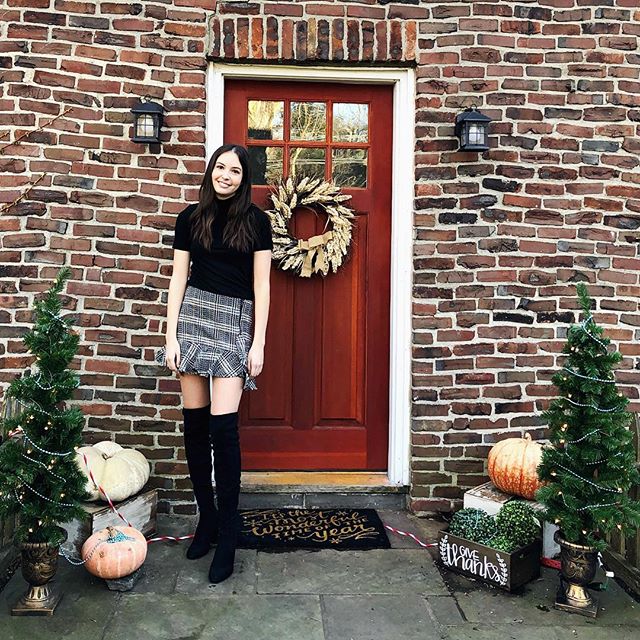 Holiday decor is #MadeForGoodLiving! Don&rsquo;t forget to follow @frankandoakwomen and share your own made for good living moment in Frank &amp; Oak clothing for a chance to be featured on their page!! #FrankAndOakNetwork #ad #yesfo