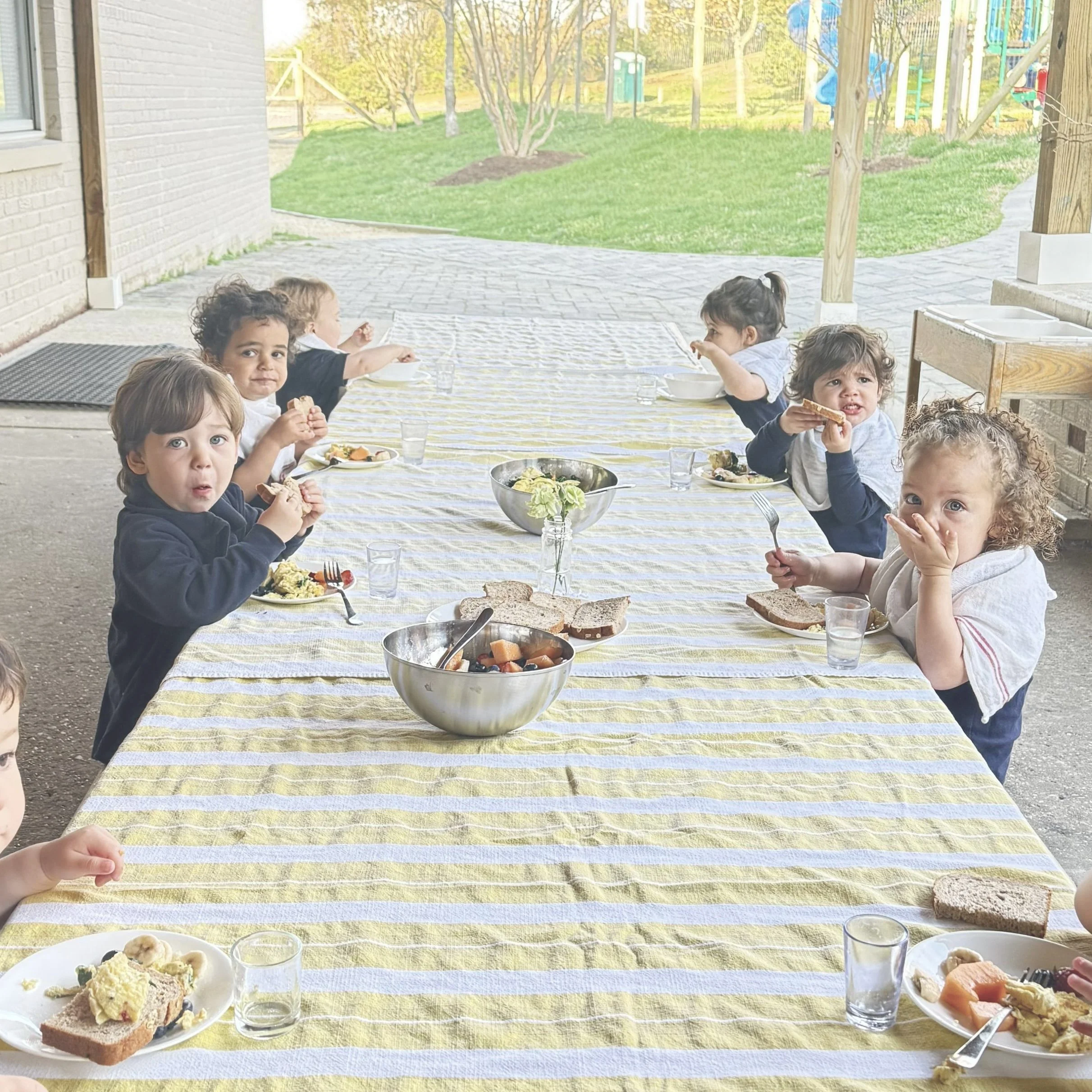 Sharing Meals, Sharing Life: A Montessori Approach to Food, Family, and Connection