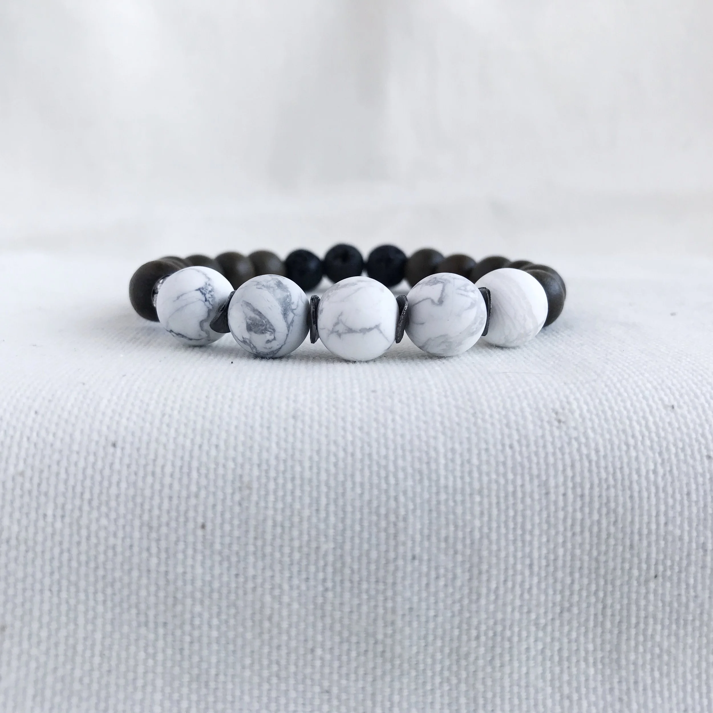 Howlite Big Beads frontal.jpg