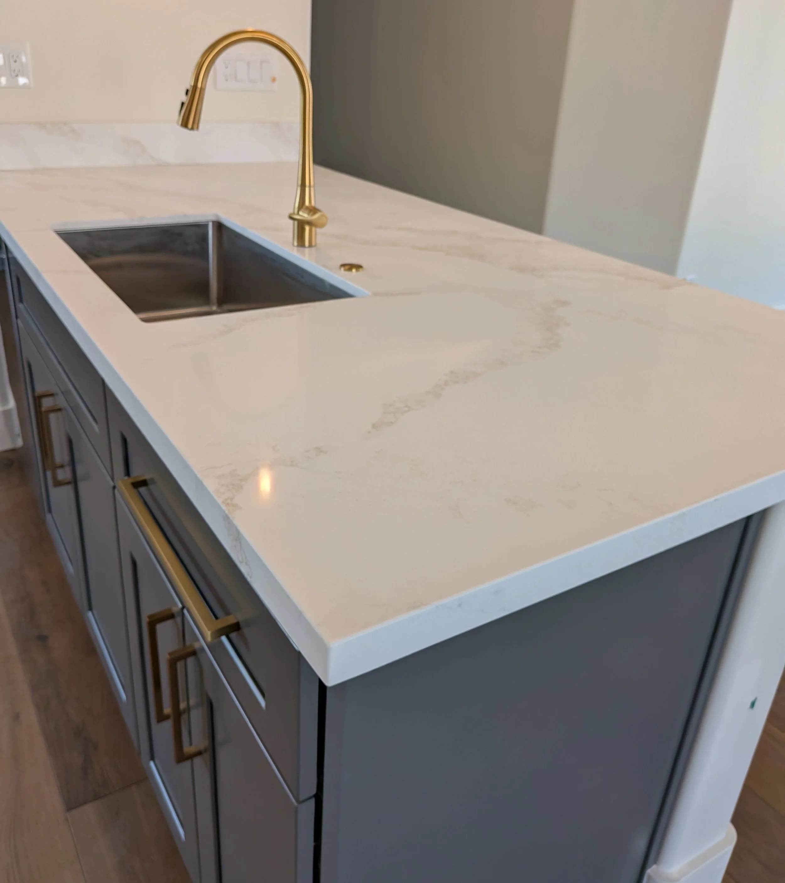 Contemporary Kitchen Kitchen Remodel by Royalty Stone — Project 3 project photo