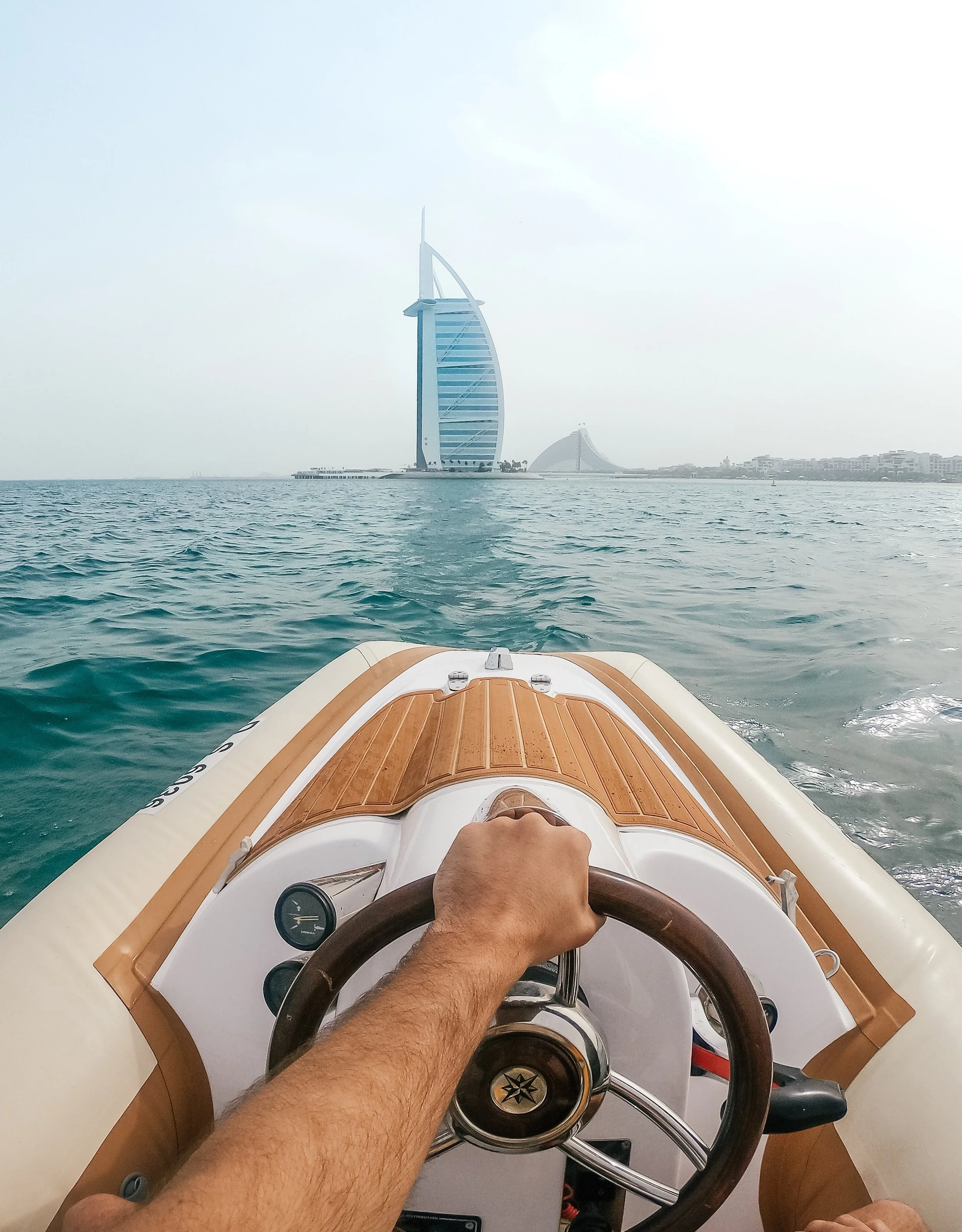 dubai_heroboat.jpg