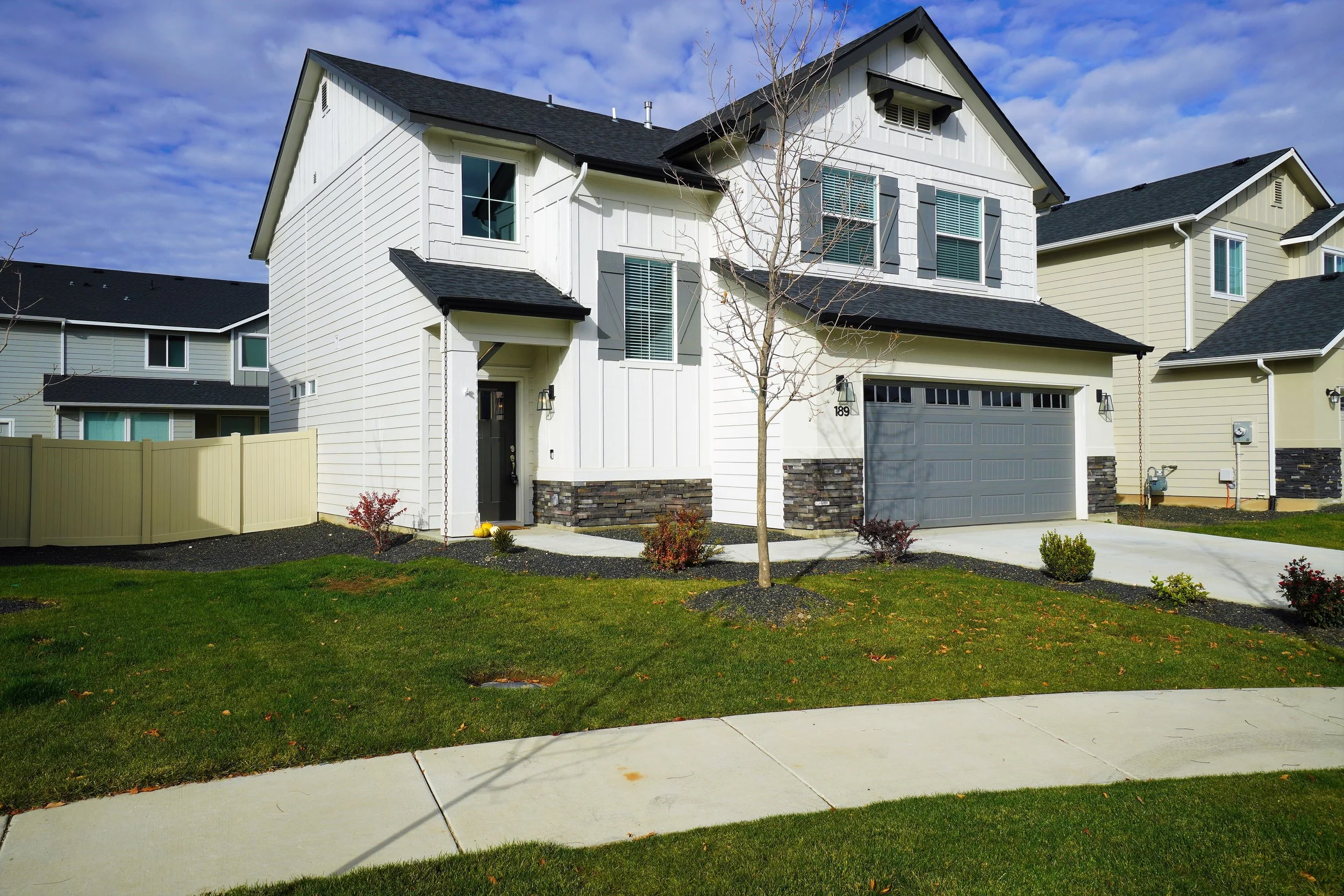 189 North Wooddale Avenue Eagle, ID 83616