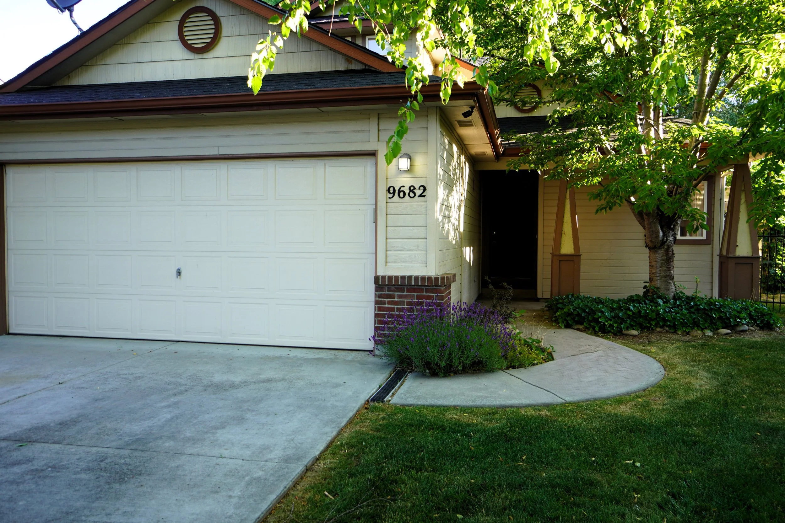 9682 W Sleepy Hollow Ln, Garden City, ID 83714