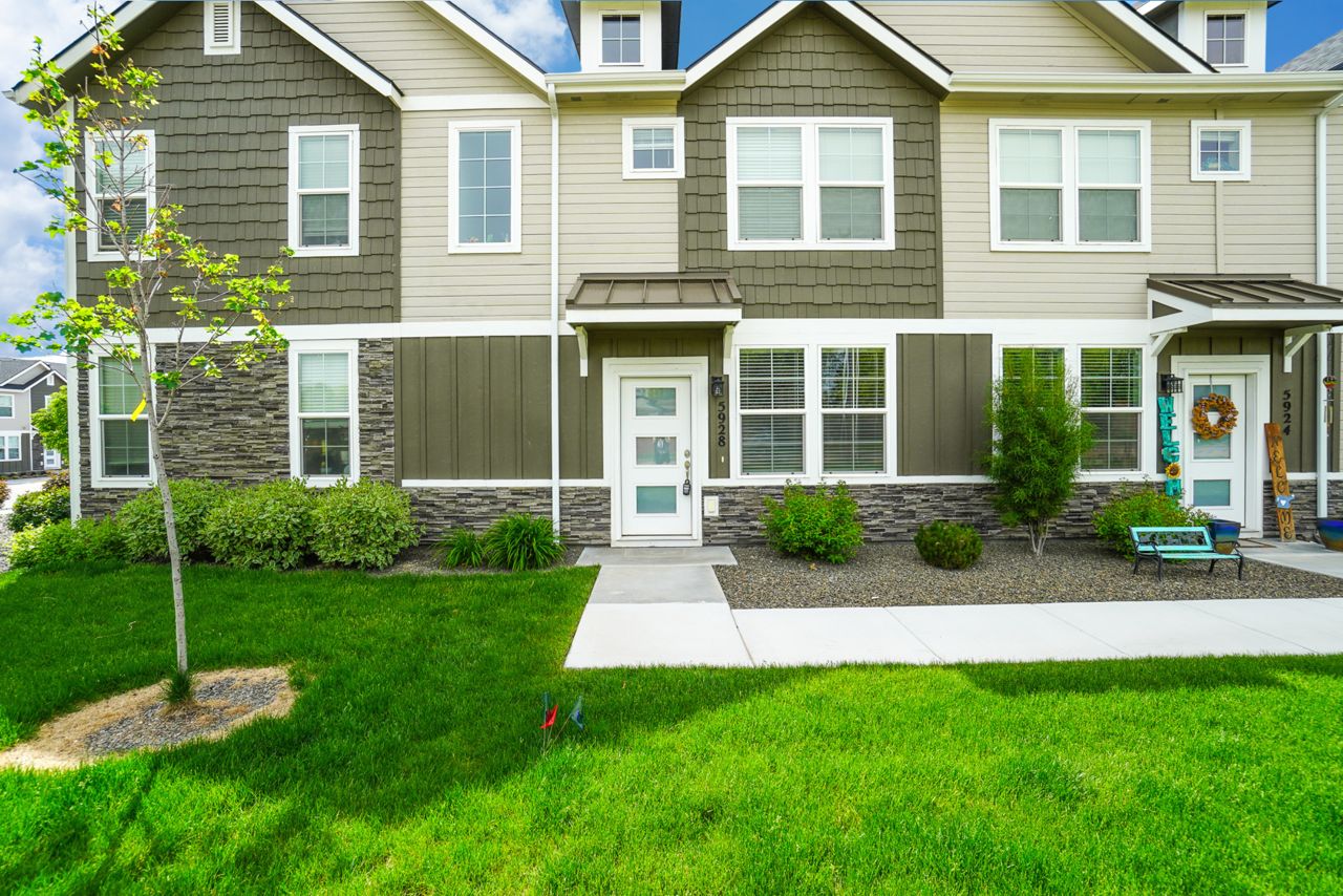 5928 South Jessenia Lane (4) Large.png