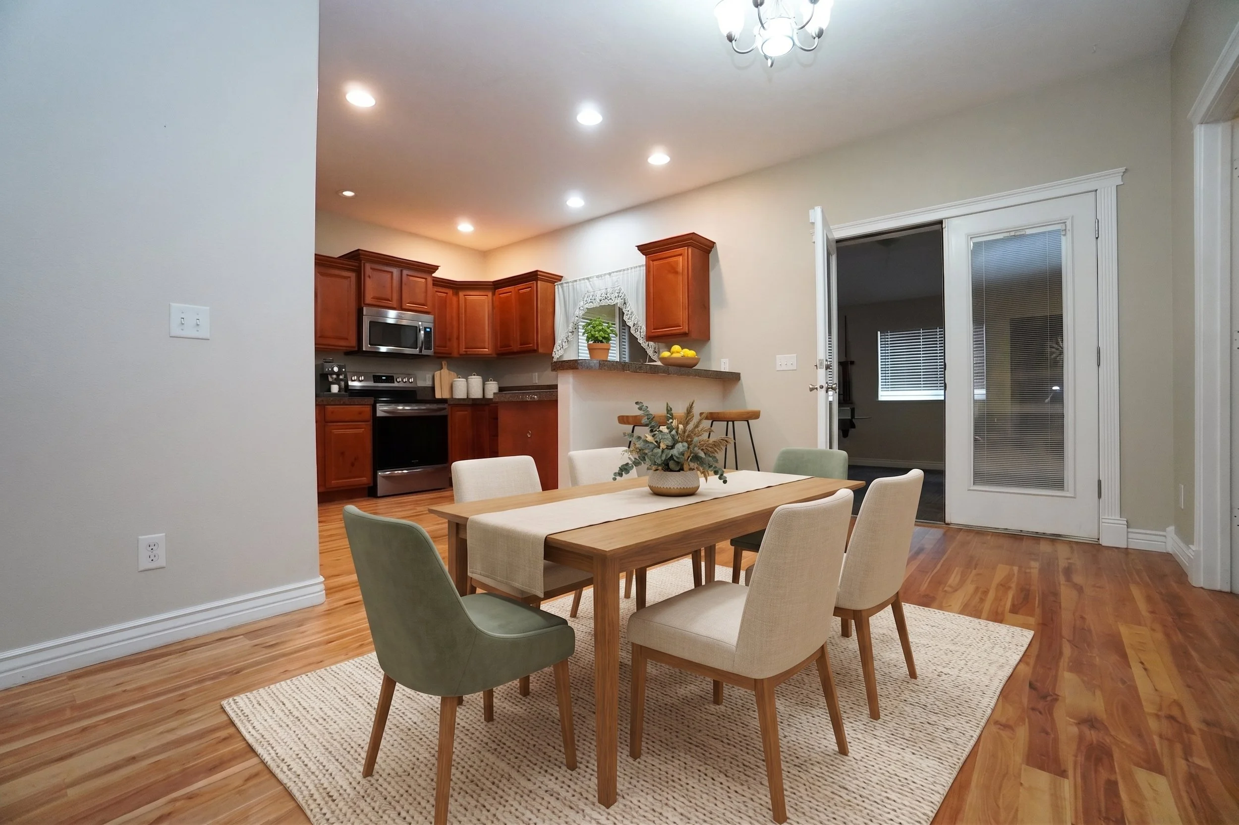 Dining Area.jpeg