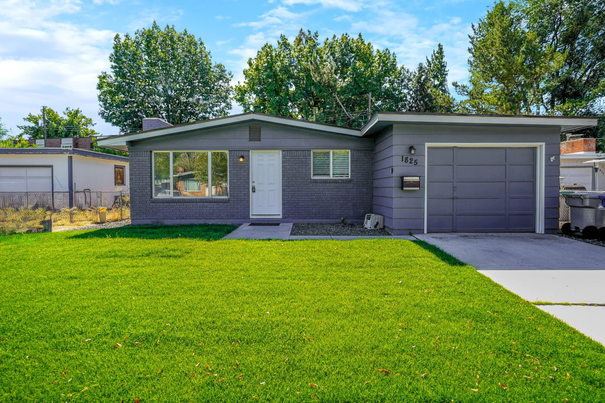 1825 Donald Circle.jpg