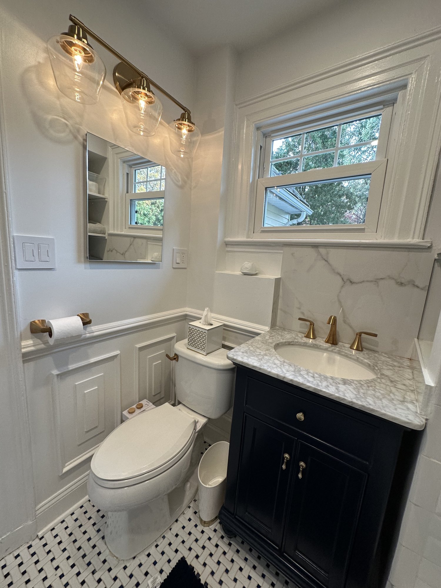 2nd floor bathroom - photo.jpg