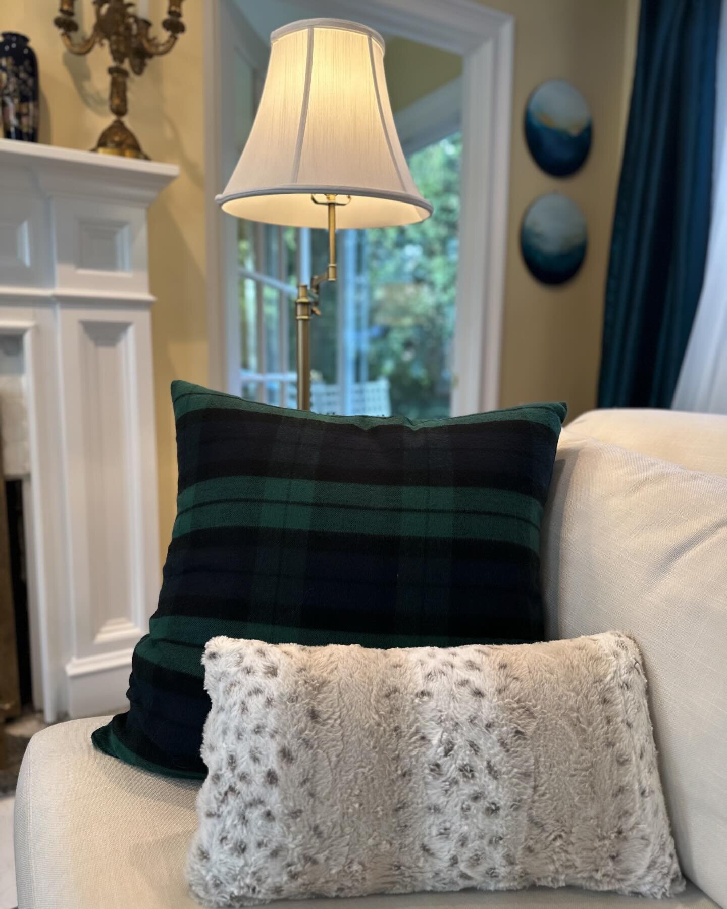 Rich plaid and fluffy animal print - two of my favorite cozy winter combinations! 

#confidentlyelegant #confidentlyelegant✨ #eleganthomenyc #eleganthomewestchester #westchesterinteriors #westchesterinteriordecorator #westchesterinteriordesigners #ny