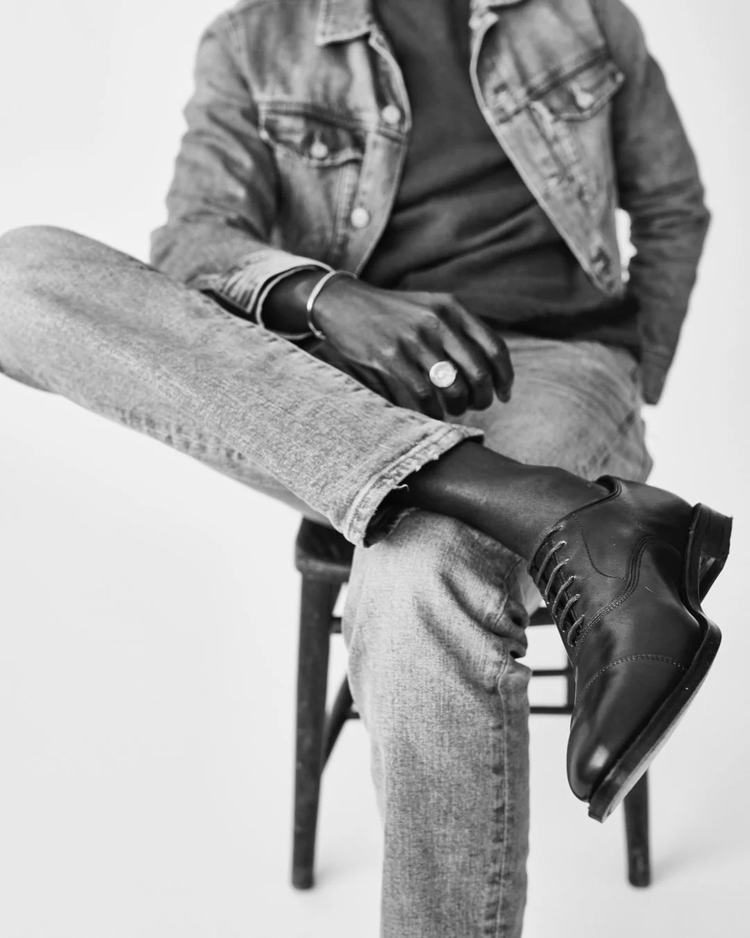 Armando Cabral - 49Slide 04 - Close Shoe.jpg