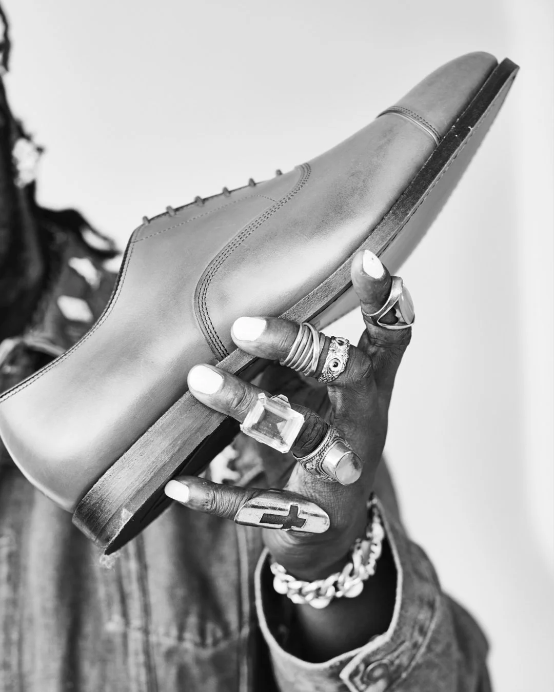 Akeem Duncan - 26Slide 04 - Close Shoe.jpg