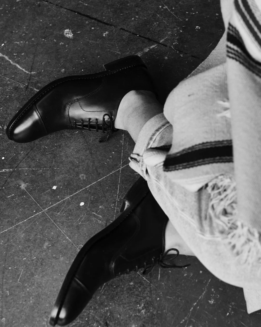 Alexis - 40Slide 04 - Close Shoe.jpg