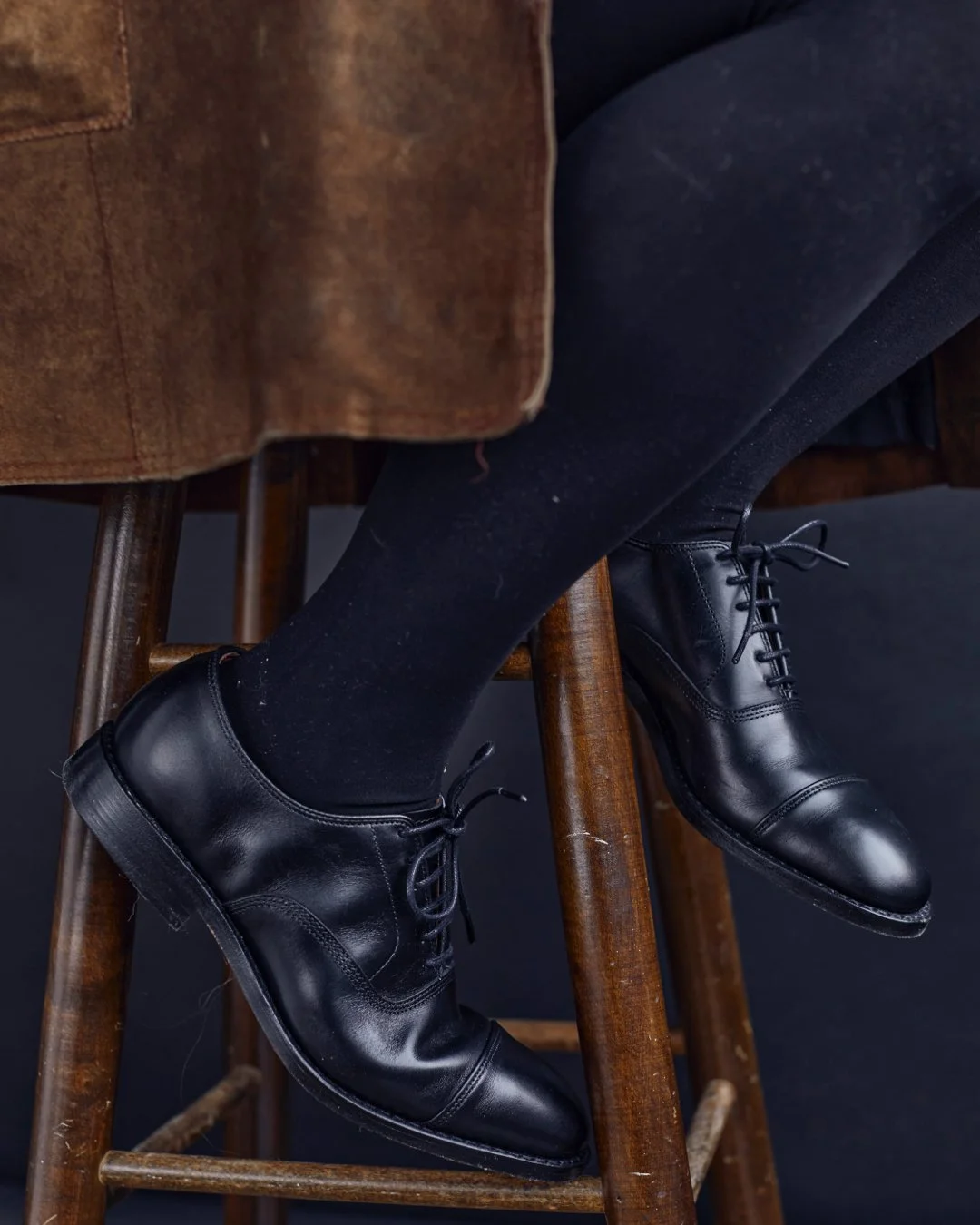 Alicia Reyes - 54Slide 04 - Close Shoe.jpg