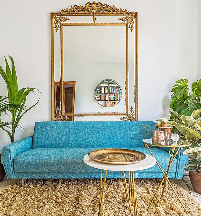 The stunning living room of @marcperidis perfectly illustrating the magic of one of the worlds best colour combinations -  Turquoise and Gold 💛🌿💧#scaredspaces
&bull;
&bull;
&bull;
&bull;
&bull;
#interiordesign #interiordesigner #interiors #interio
