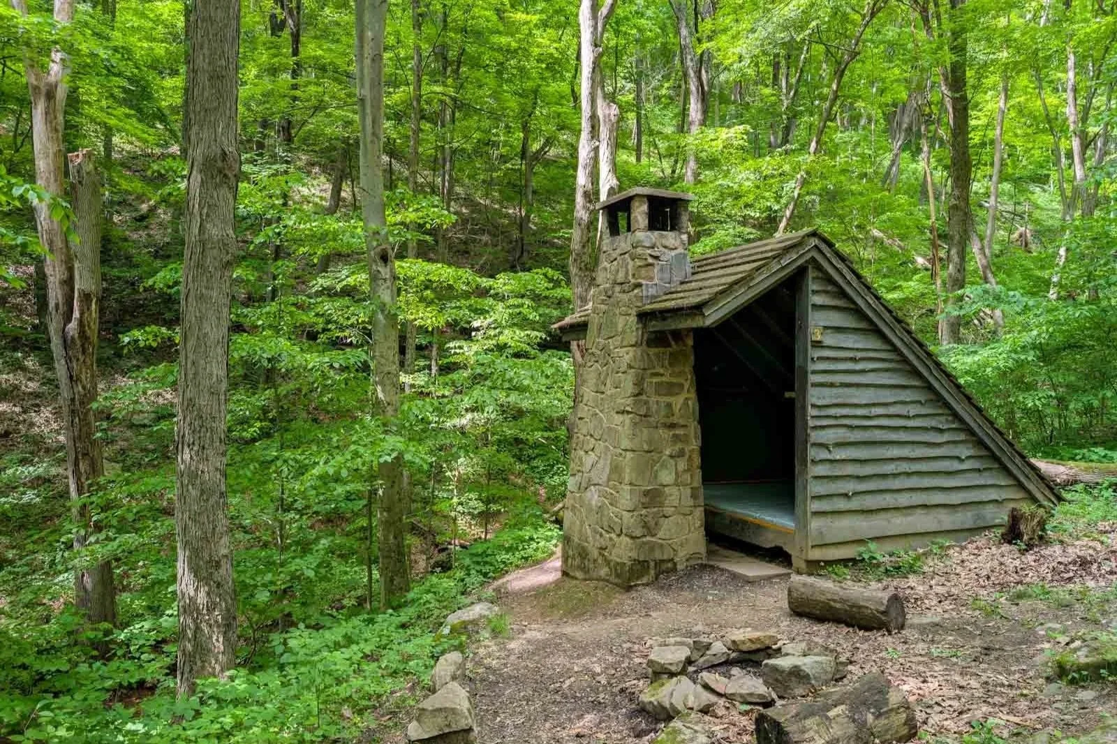 Adirondack style shelter on the laurel highlands hiking trail