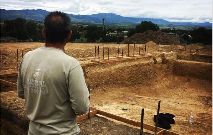 DESIGN AND BUILD POOLS