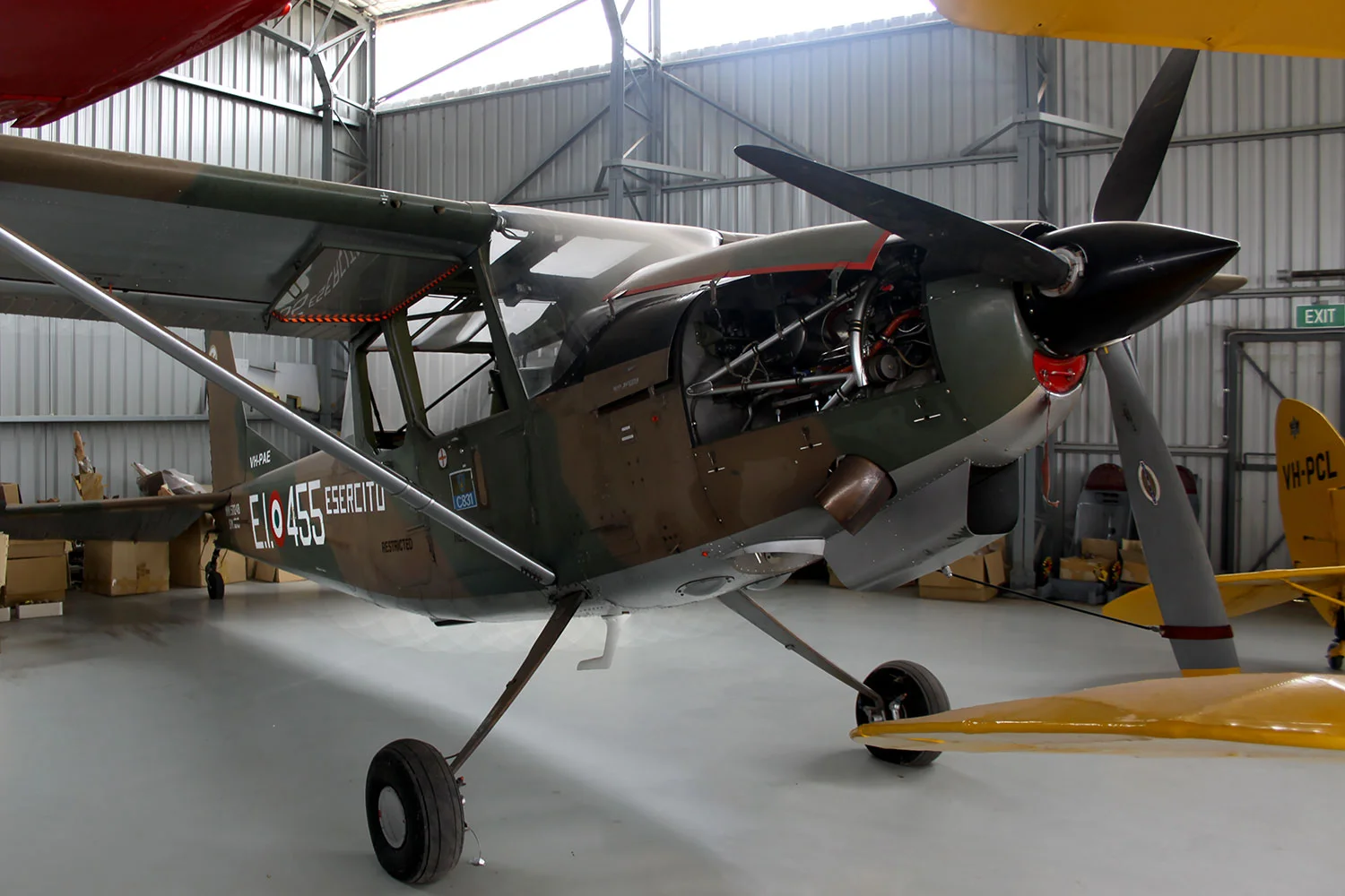 siai-marchetti-in-pays-hangar.jpg