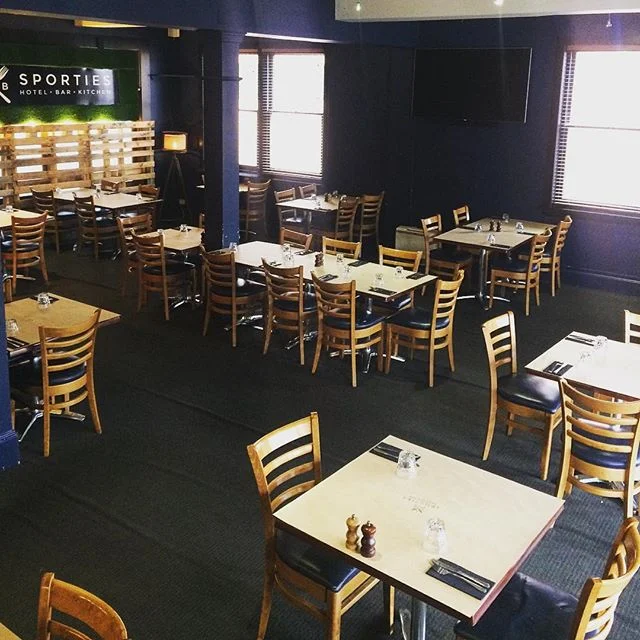 There is nothing like a warm meal on a cold night. Our heated bistro creates the best environment to catch up with friends or family over a great meal and a couple of drinks #sportieslaunceston #launcestoneats #launcestonpubs #bistro #restaurant