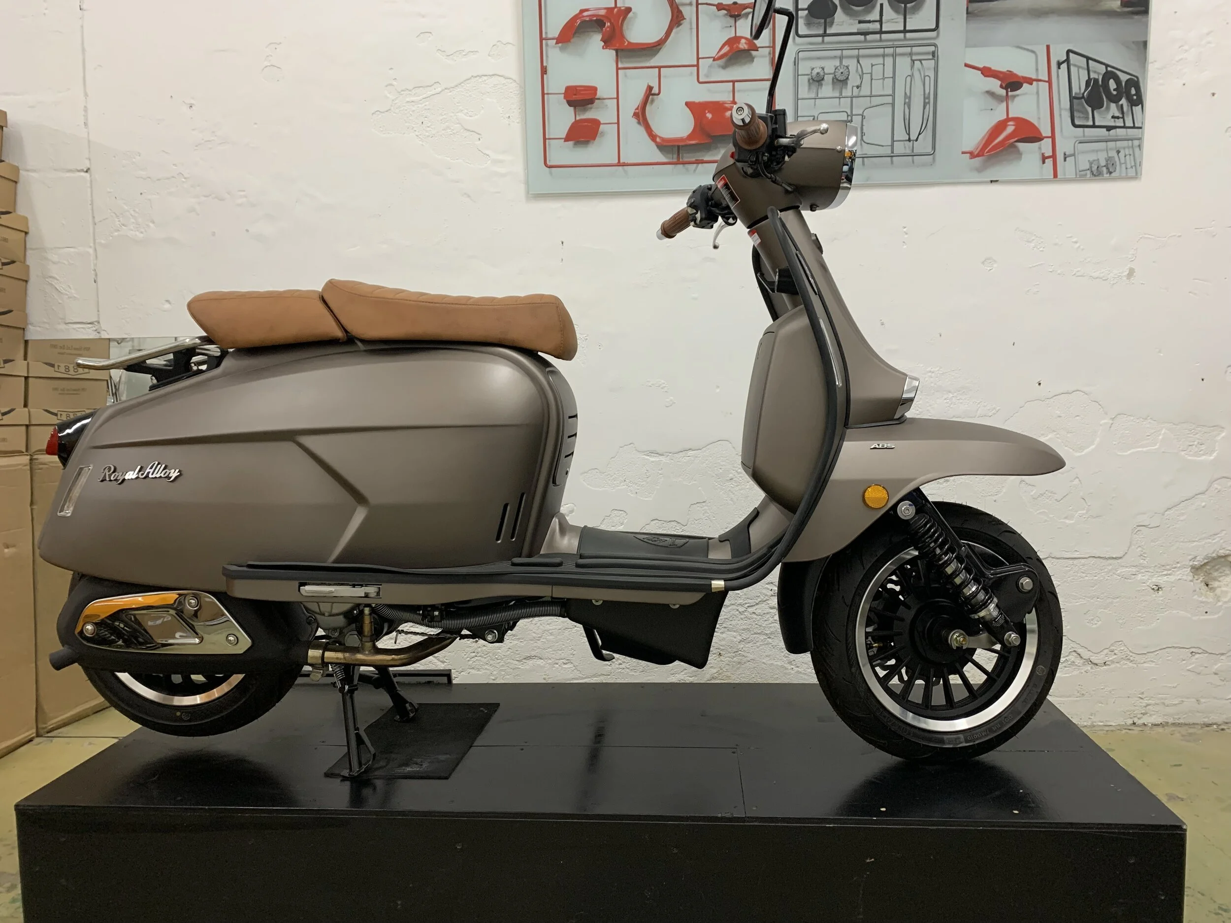 ROYAL ALLOY Grand Prix 300s Sherwood Green — d'Honk Scooters