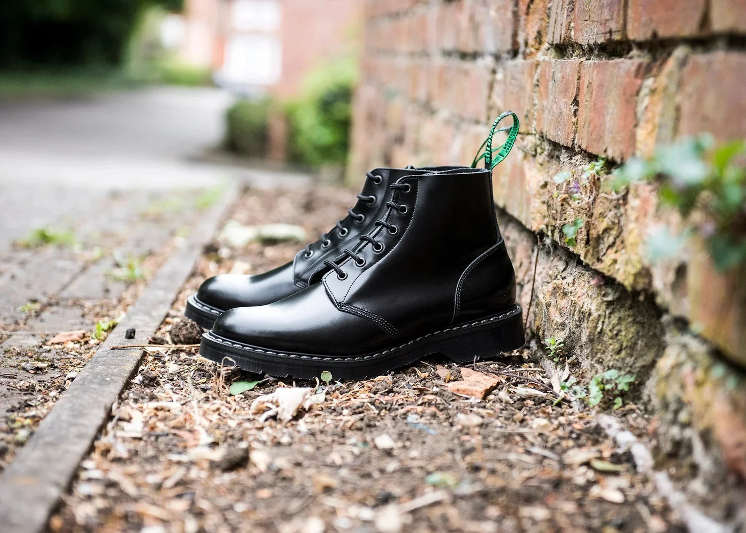 SOLOVAIR 6 Eye Astronaut Boot Black Hi-Shine — d