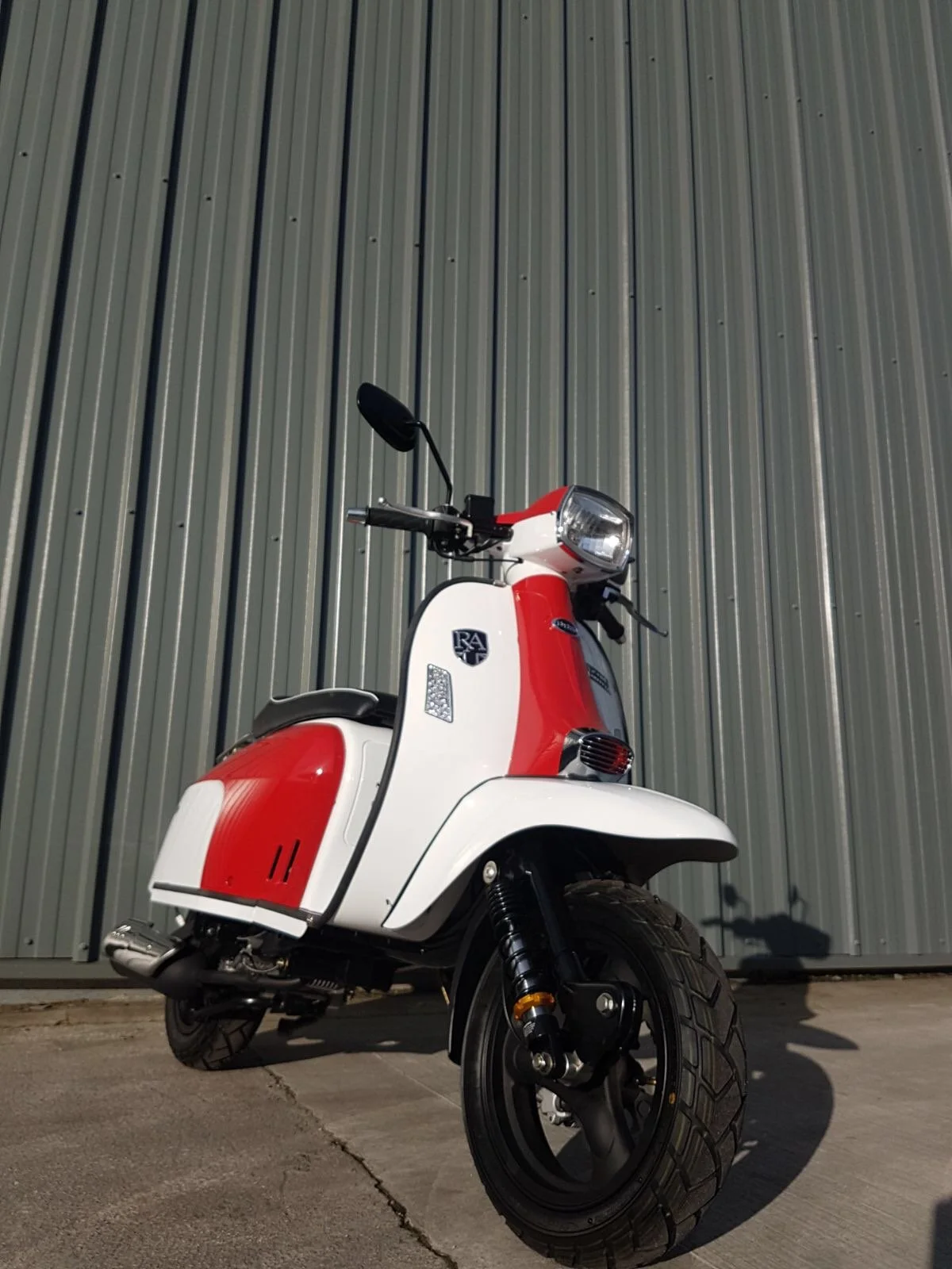 Royal-Alloy-GT125-red-white.jpg