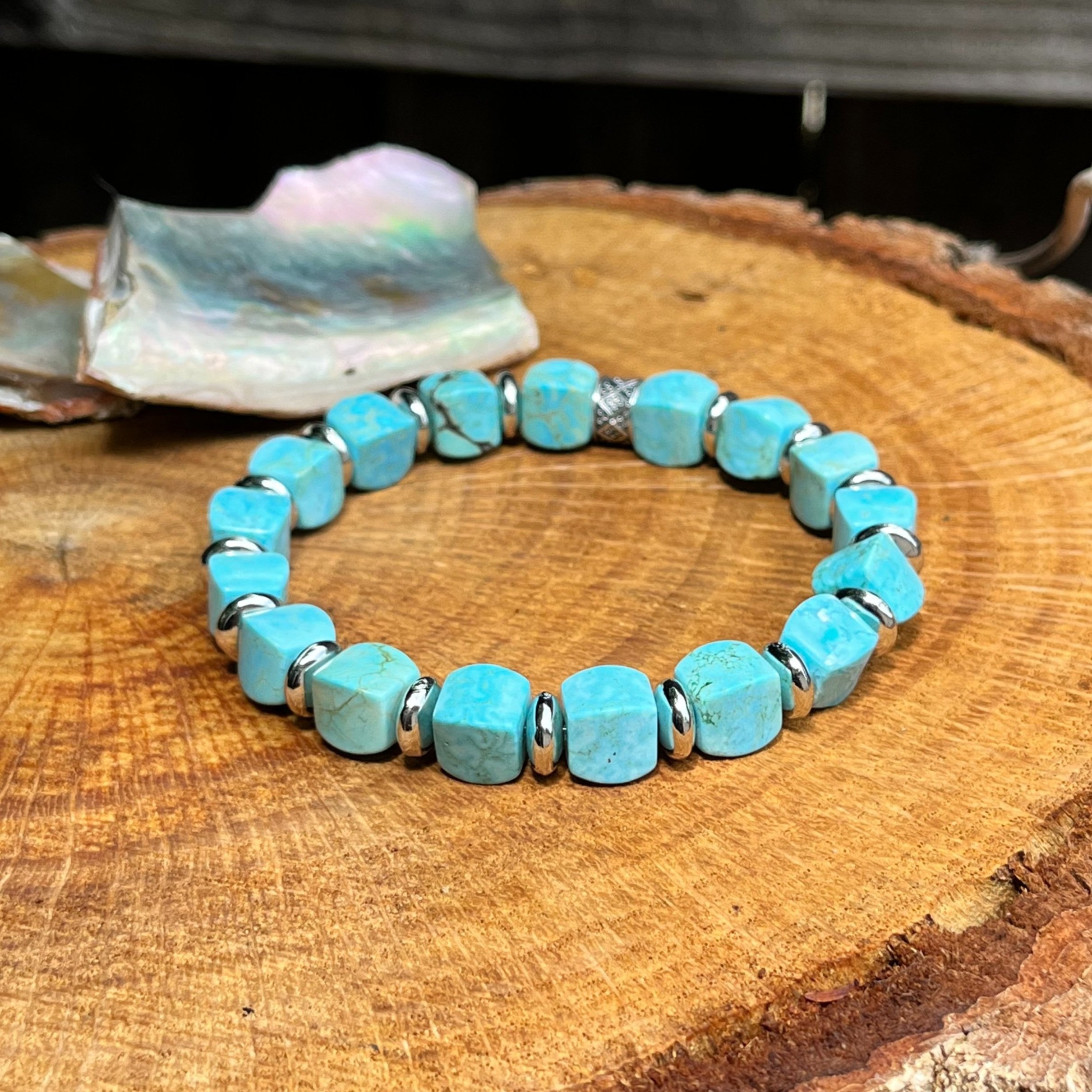 Turquoise Howlite and Shell Bracelet  bricraftique