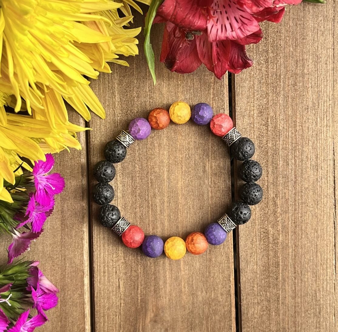 Vibrant 🤩 bold 💝 fun 🥳
Colorful Crackle Quartz with Lava Stone
large bead bracelet 😍
#naturalhealinggems #bracelets