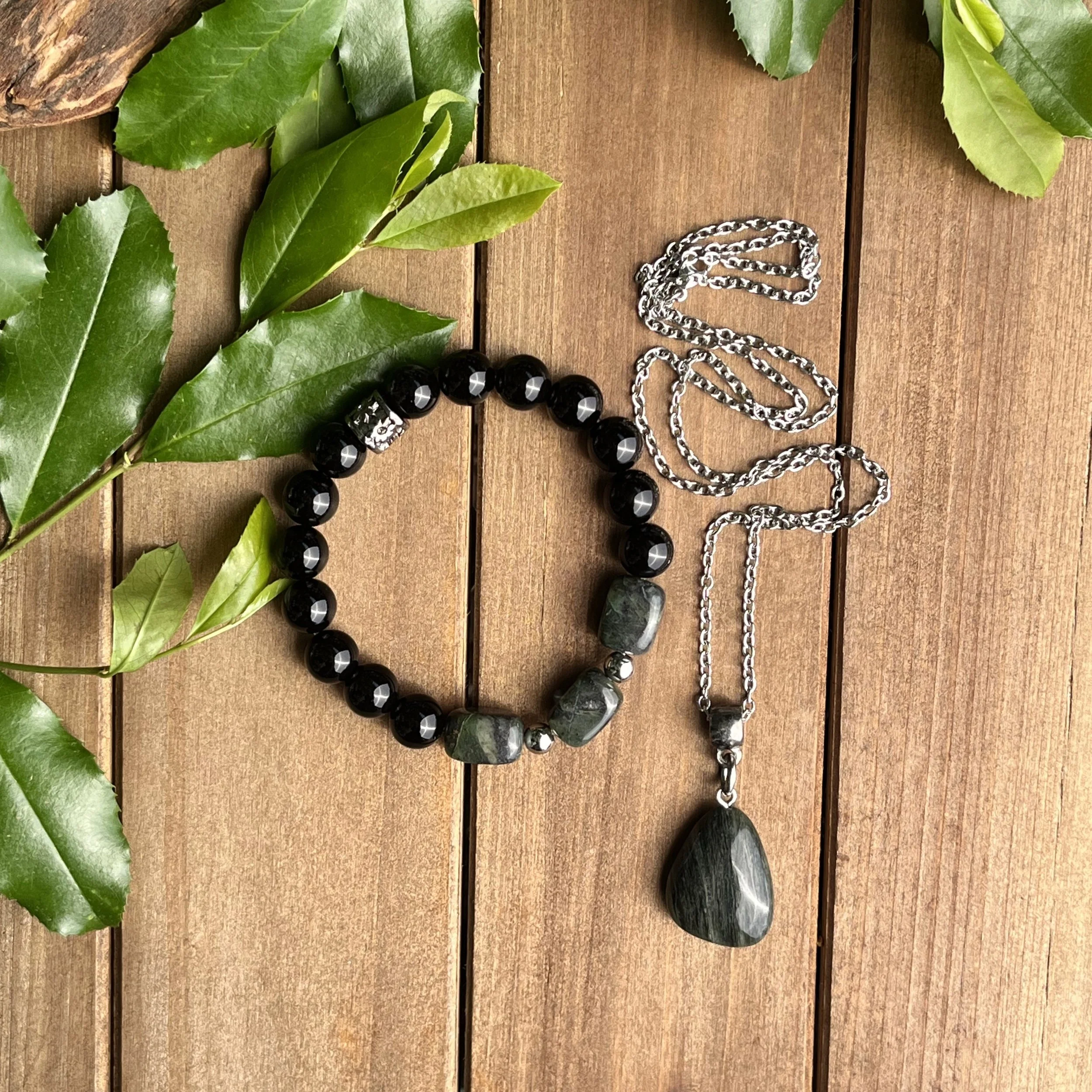 Jade and Onyx jewelry set