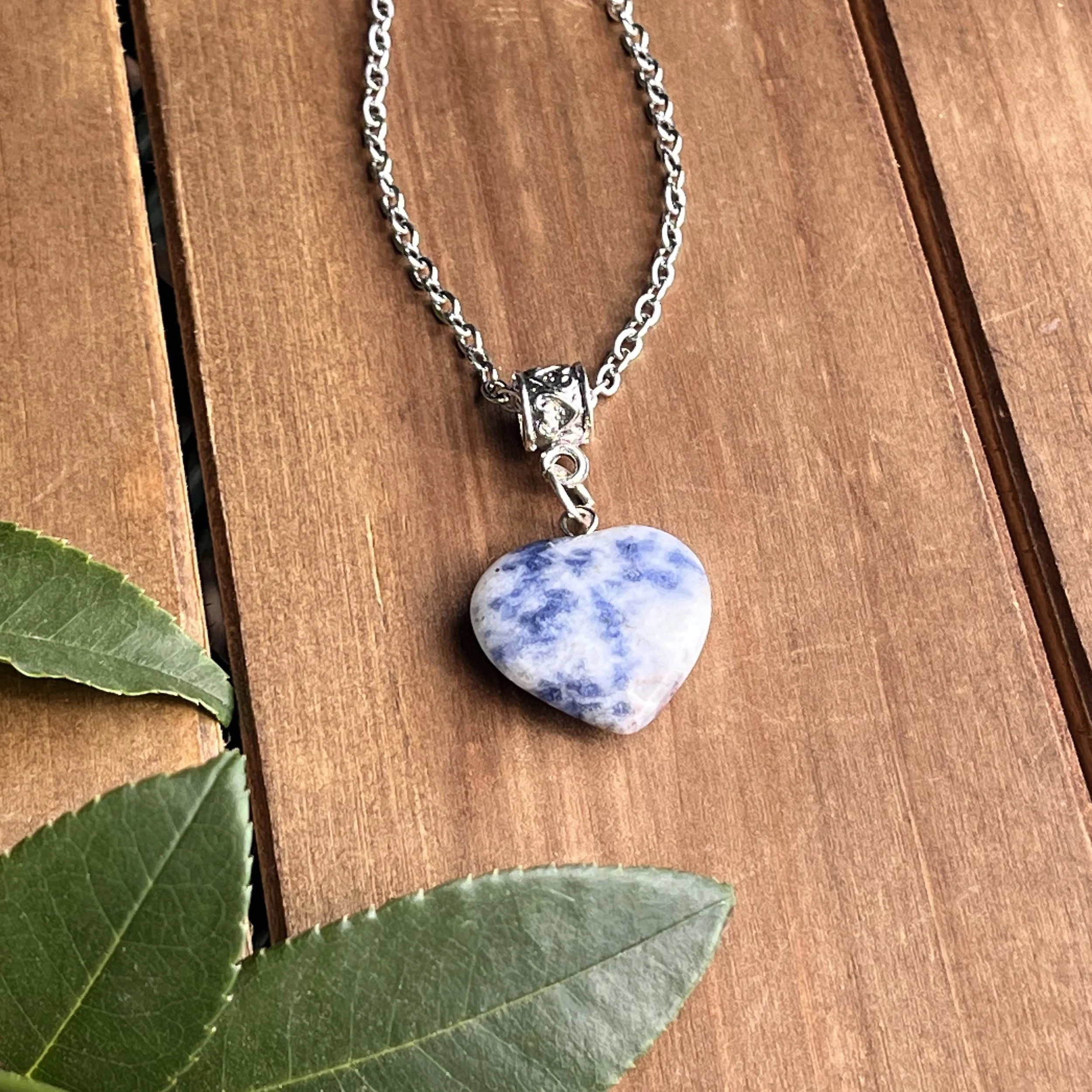 blue and white spotted gemstone necklace