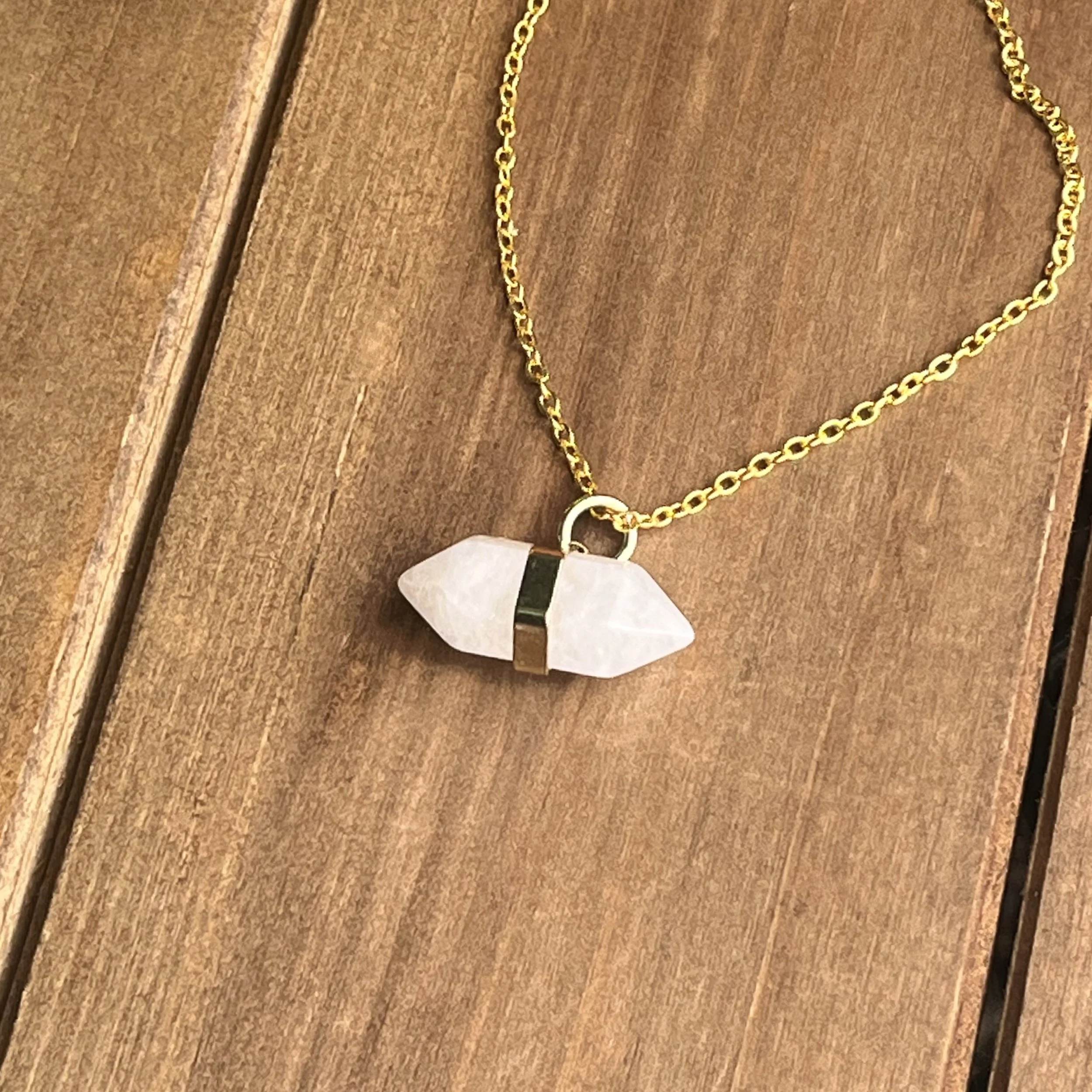 Crystal pointed necklace