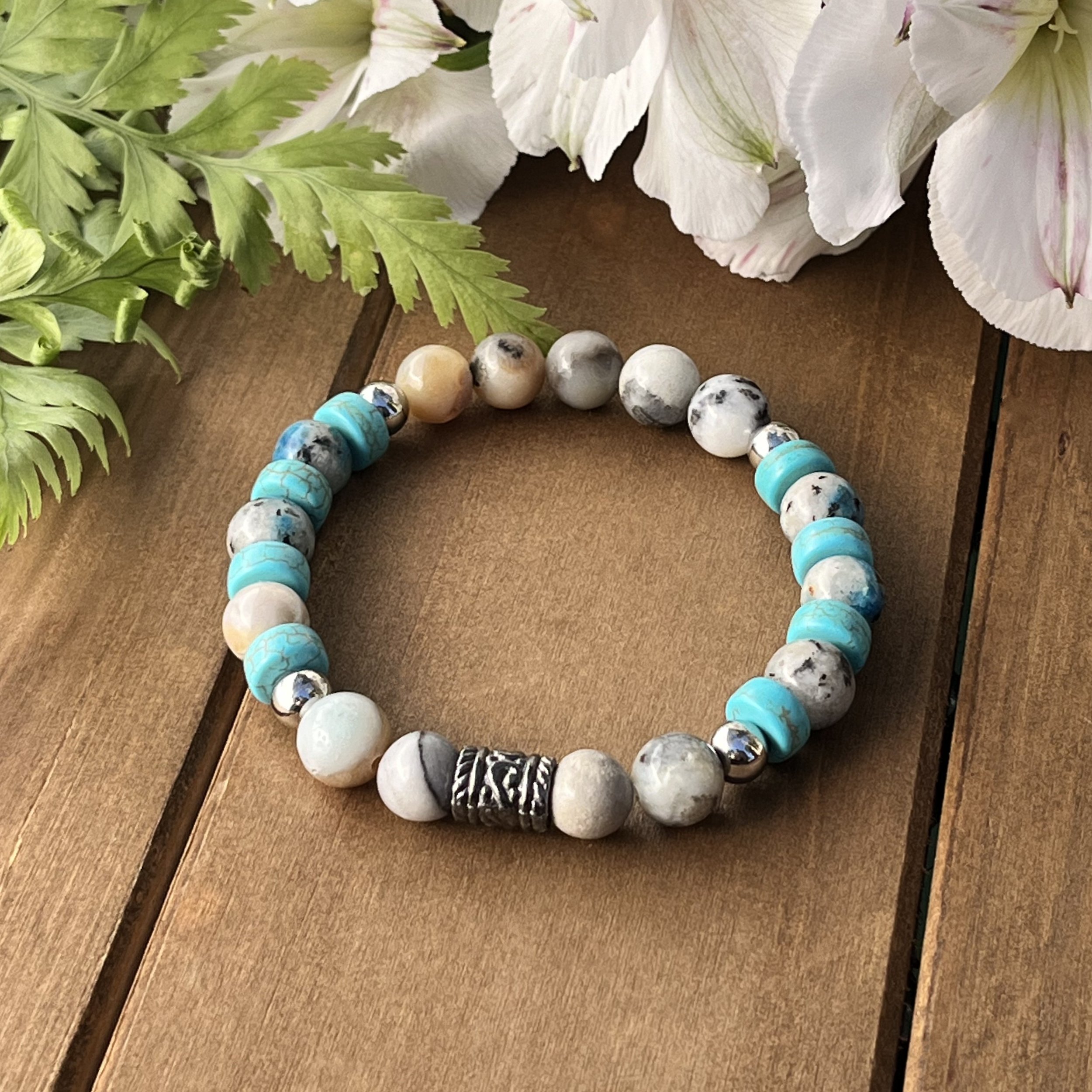 blue and white gemstone bracelet for enlightenment