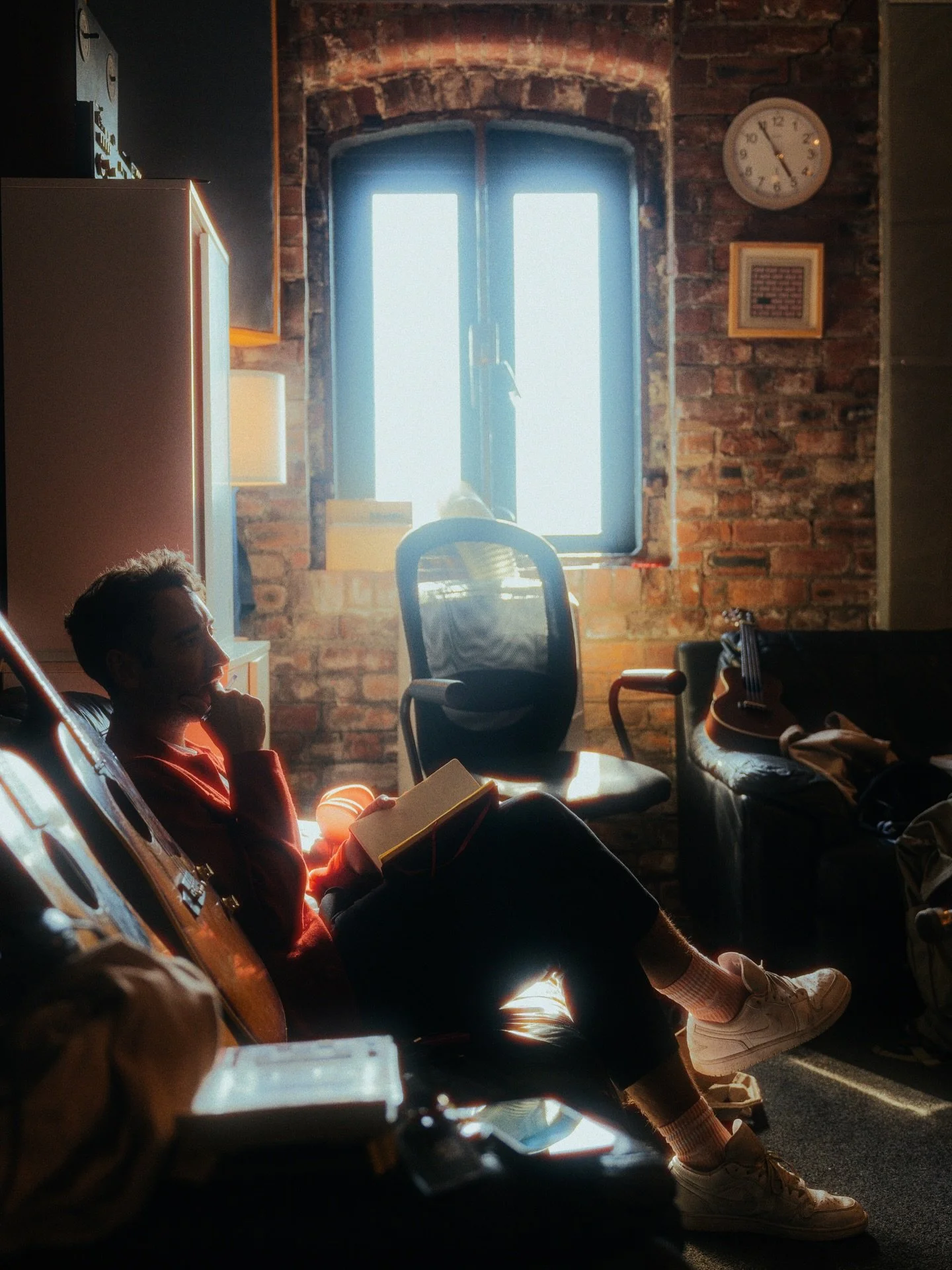 Some BTS video frames with @bannersmusic from a studio that looked like a spaceship!