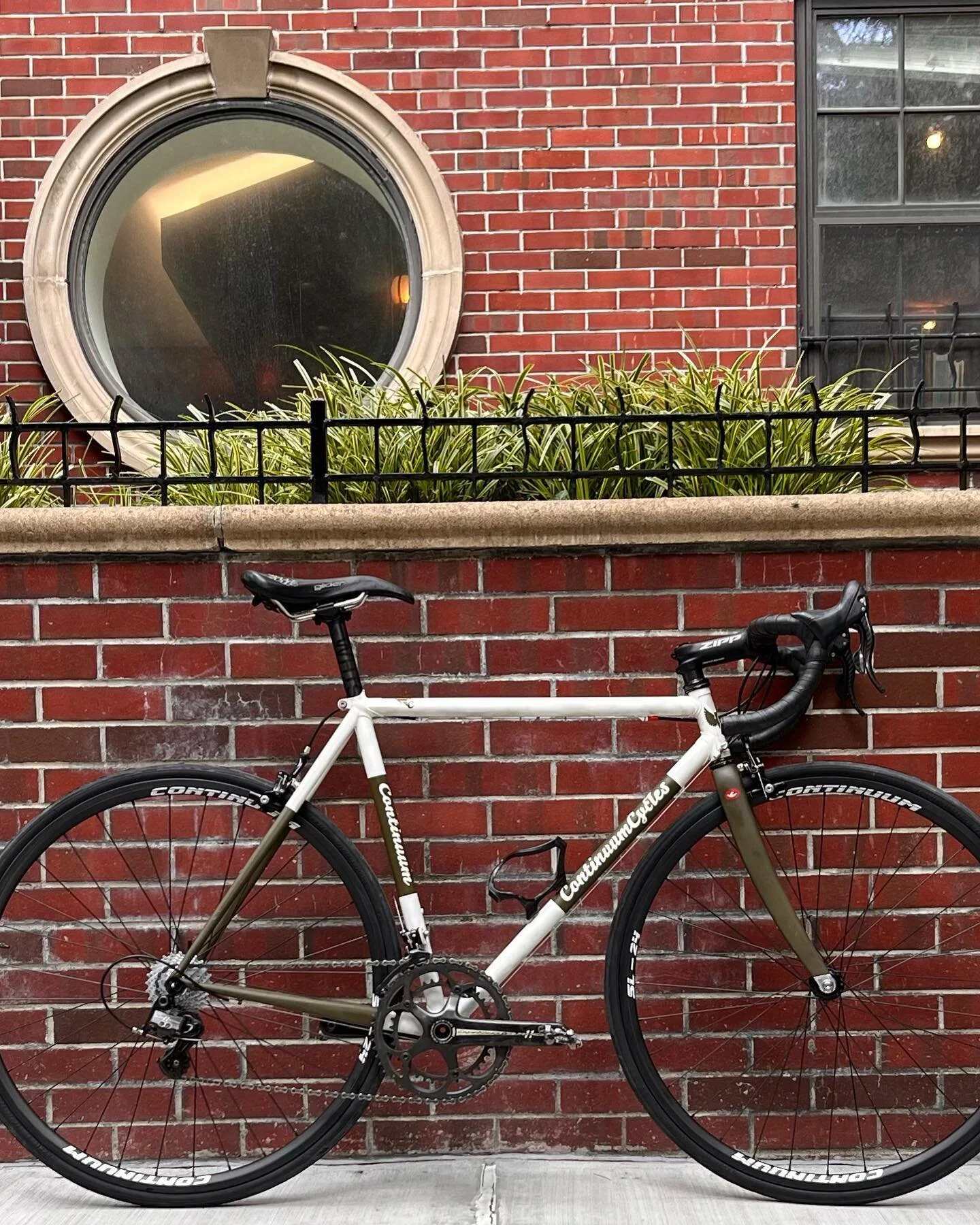 @independencefitcoach  new #continuumcycles #handmadesteelframe and yes this is my old bike, with a few new things.  #steelisreal  #handbuiltinitaly  #ridesteal