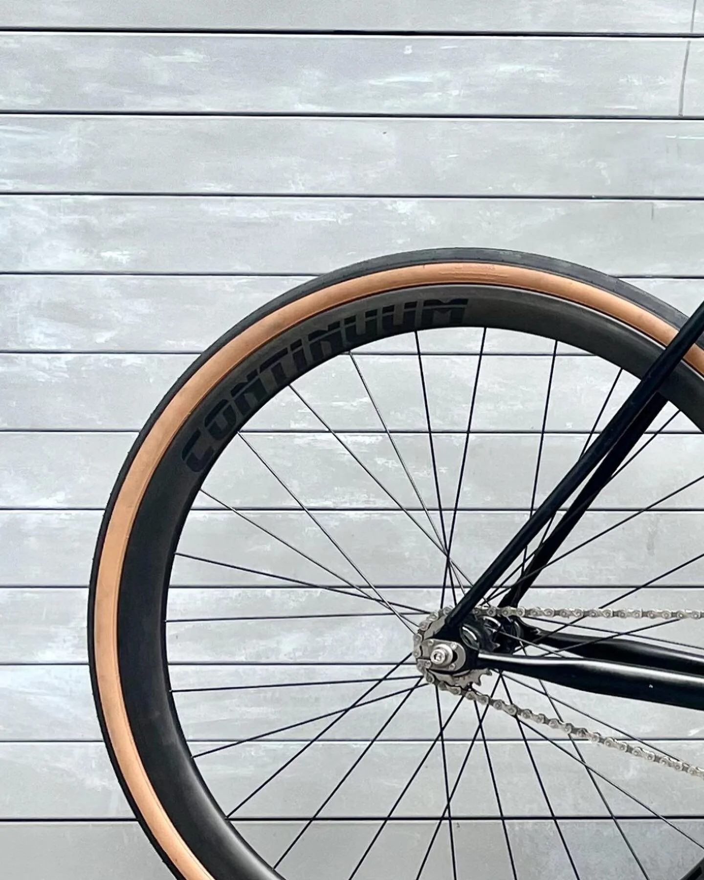 @camera_villain_ brought his black on black #continuumfixedgearcross in this week for some upgrades &amp; maintenance. Looking good;). #steelisreal  #handcraftedintheusa  #columbustubing frame  #chriskingbuzz headset and front hub #continuumcyclesrim