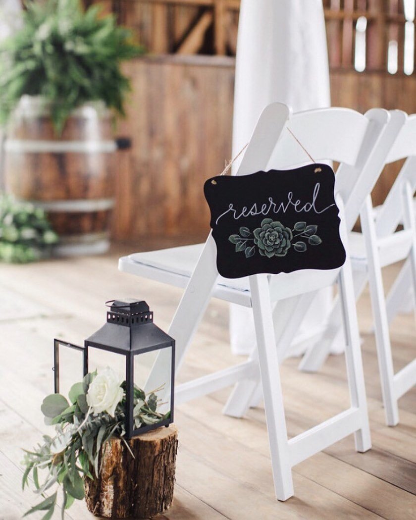 Hanging reserved signs for your loved ones 🌿 Love this shot from an intimate, outdoor wedding.
&bull;
&bull;
&bull;
&bull;
 #chalkboard #handlettering #jennifernorma #creativecommunity #calligraphy #comunityovercompetition #chalkart #jnchalkandco #c
