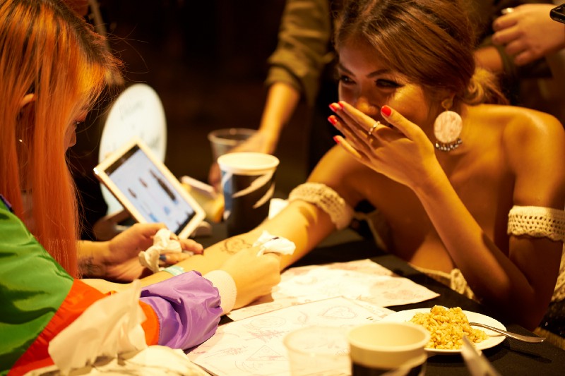 Miss Universe Singapore contestant and fashion stylist Camira Asori got her henna tattoo done by the local artists from Henn.Drawn.