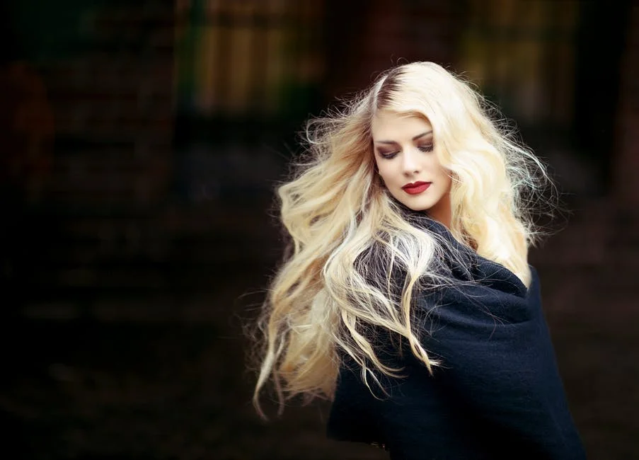 portrait-woman-girl-blond-157967.jpeg