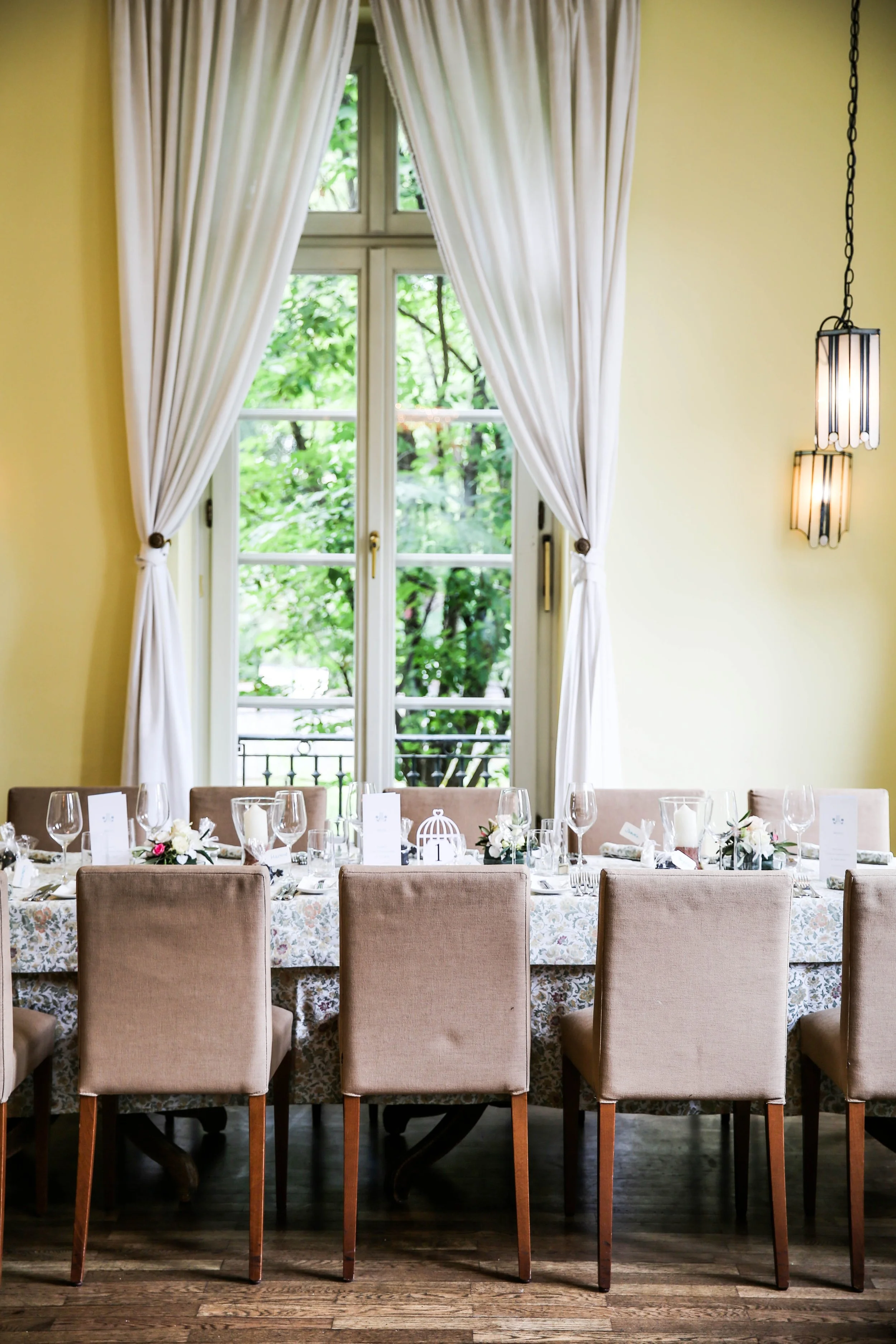 architecture-chairs-contemporary-265795.jpg
