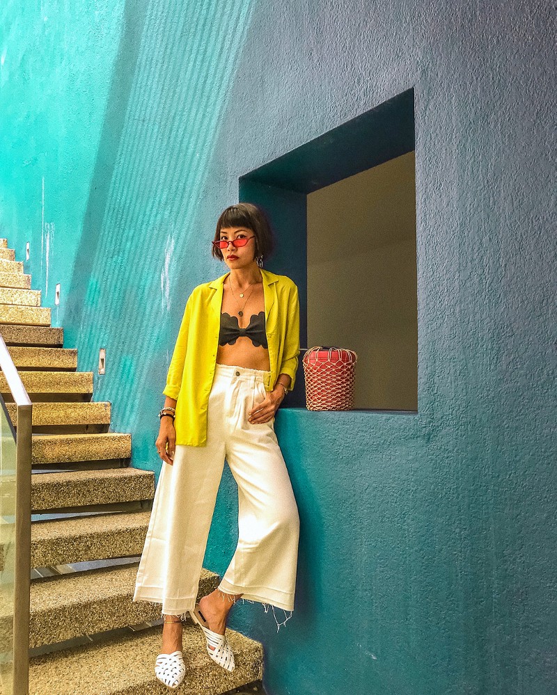  @ blondaholik brings on the sun with her vibrant outfit
