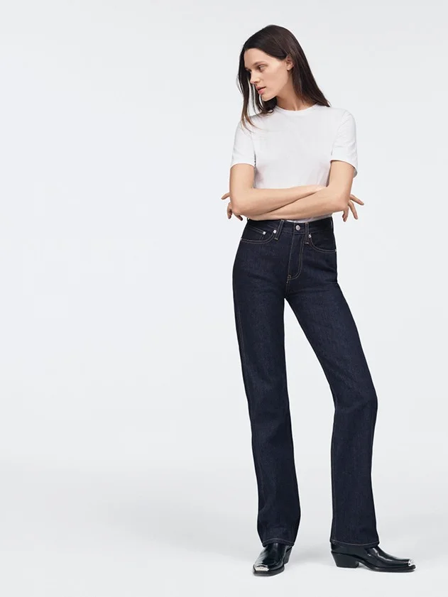 The HIGH RISE STRAIGHT CKJ 030 is straight through from thigh to ankle, de-emphasising a thick midsection