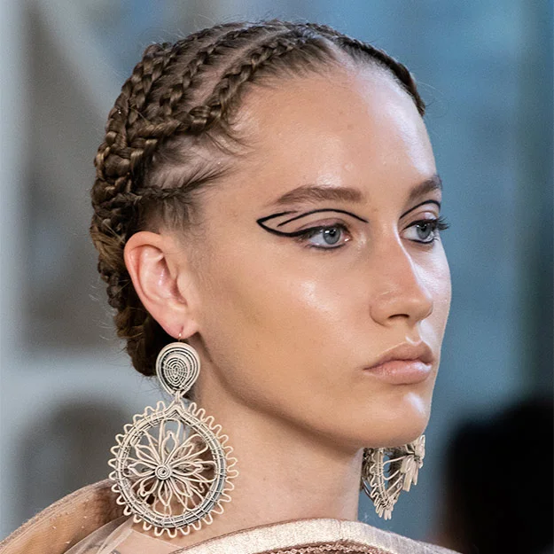 0_Guo-Pei-Couture-Fall-2018-Beauty.jpg