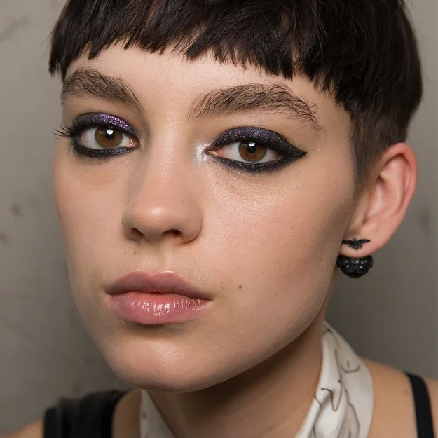 0_Viktor-Rolf-Couture-Fall-2018-Beauty.jpg
