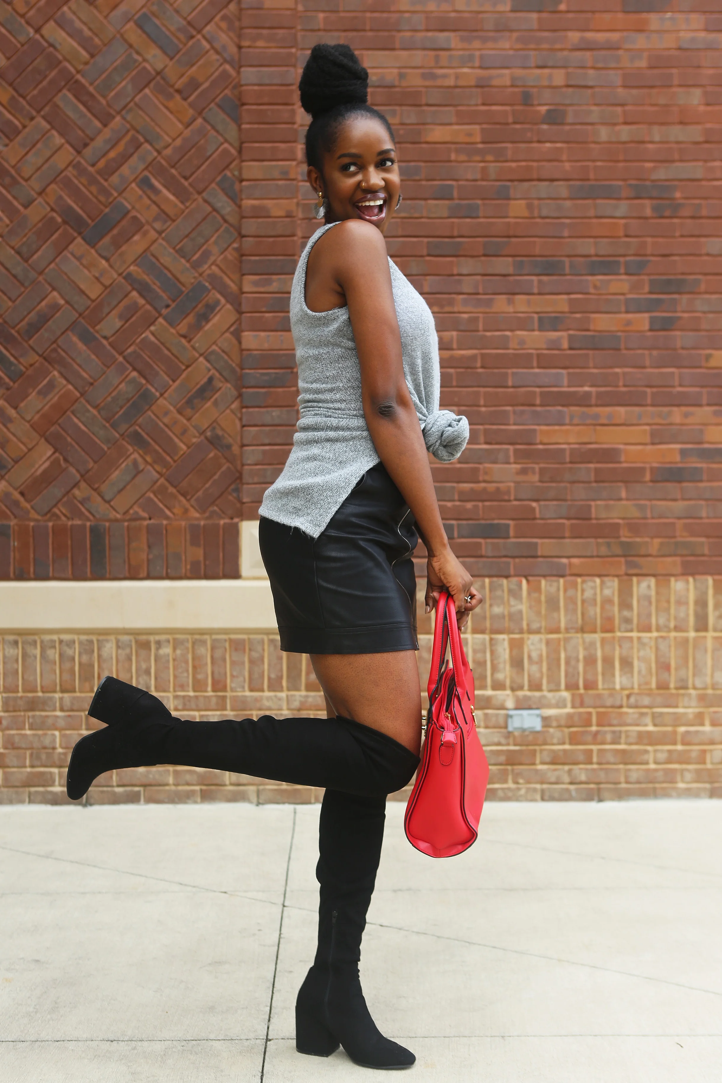 bag-boots-brickwalls-1469582.jpg