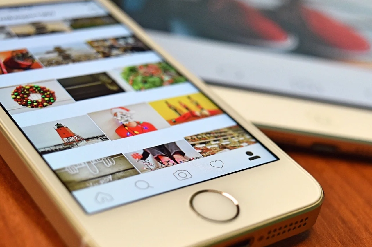 instagram cell phone.jpeg