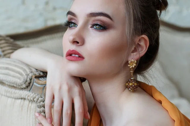 attractive-beautiful-beauty-458766.jpg