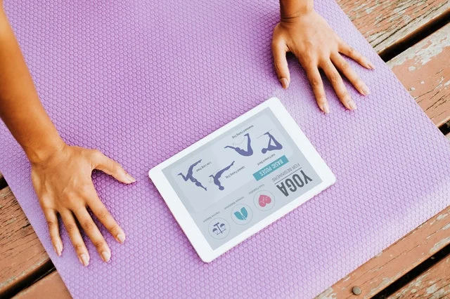acro-yoga-close-up-colors-1898286.jpg