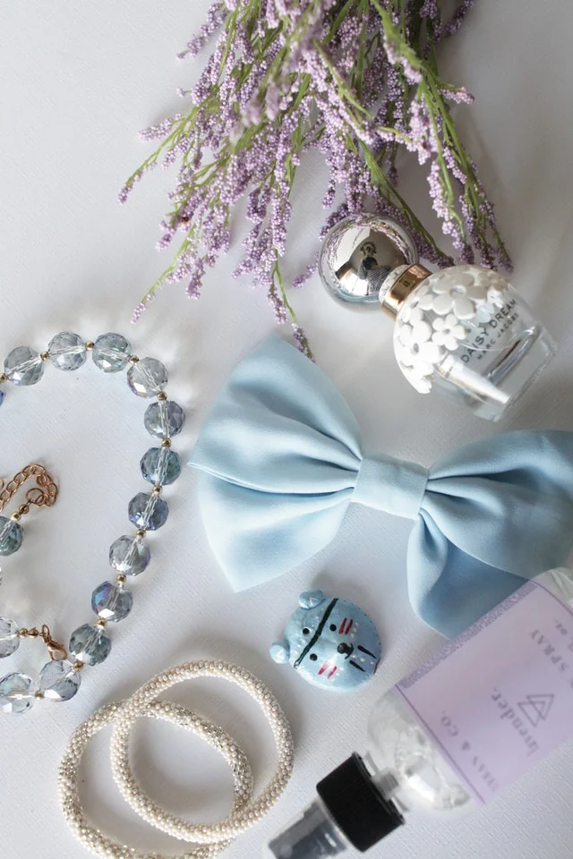 accessories-beads-bow-325527.jpg