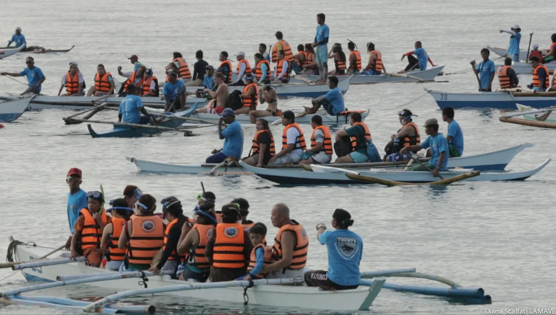 tourists_oslob_cebu_philippines_lamave_research.jpg